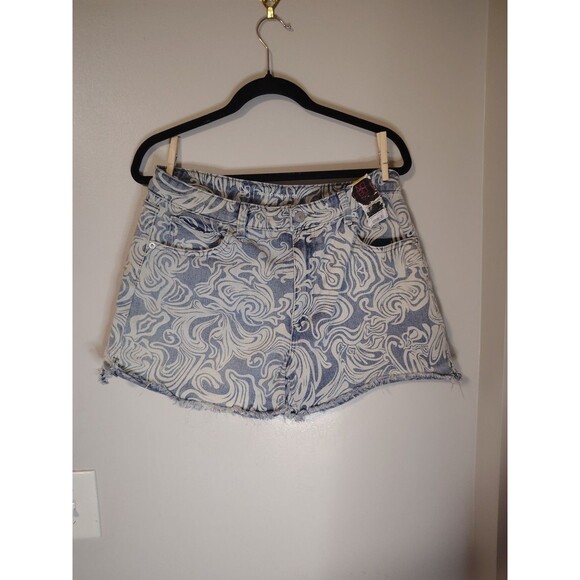 No Boundaries Pants - NB NWT High Rise Swirl Print Denim Shorts - frayed hem w/ 1" slits on the sides